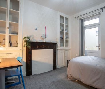 Premium five bedroom property on Coburn Street - Photo 3