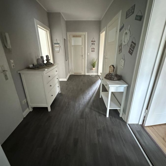 Geräumige 4-Zimmer-Wohnung mit Terrasse, Gartenhütte, Einbauküche und begehbarem Kleiderschrank im Hansaviertel! - Foto 1