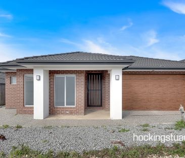 Beautiful family home in heart of Wallan - Photo 4