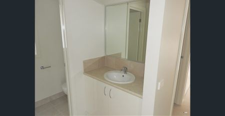 Bright and Spacious 2 Bedroom Unit - Photo 2