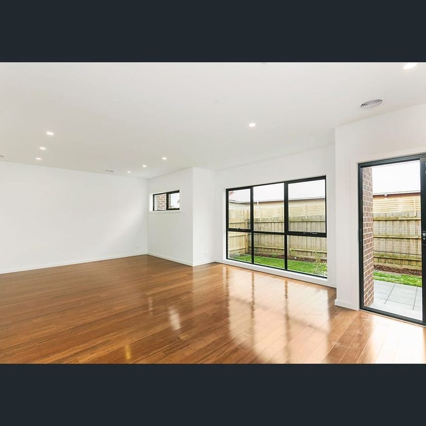 LUXURY LIVING IN PRIME LOCATION - Photo 1