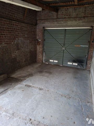 A BLARINGHEM, maison avec garage comprenant : Salon, salle à manger, cuisine meublée, arrière-... - Photo 4