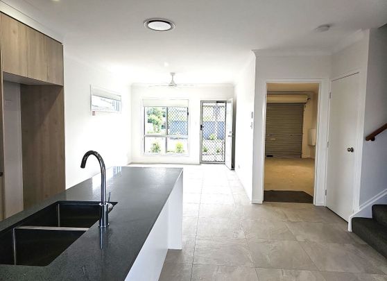 AVAIL 13/2/2026 - 3 BEDROOM TOWNHOUSE with 2 BATHROOMs & FULLY DUCTED AIR CON - Photo 1