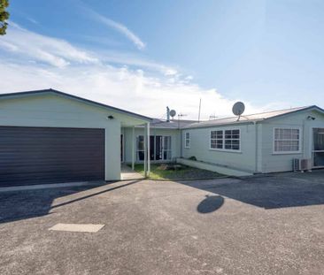 Spacious Family Home - Photo 5