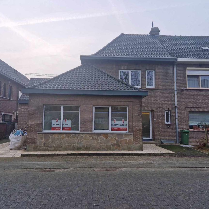 Totaal gerenoveerde woning met 2 slaapkamers en tuin - Foto 1