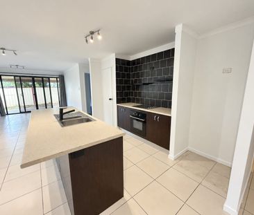 Three Bedroom Family Home - Photo 3