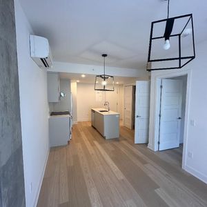 Beau 3 1/2 dans immeuble avec ascenseur - Photo 2