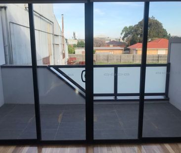 5/22 Green Street, Airport West, Vic 3042 - Photo 2