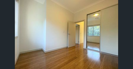 Available for 6months lease only !!!! Four Bedroom Modern Duplex In Perfect Location - Photo 4