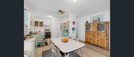 Three bedroom home - Photo 4