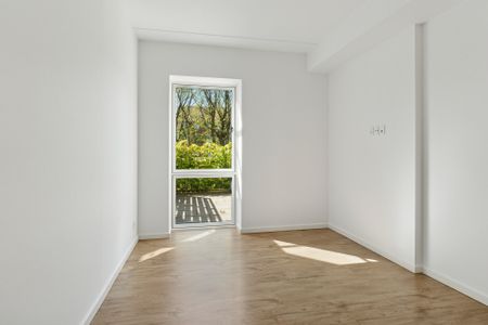 Moderne lejlighed med stor altan - Photo 3