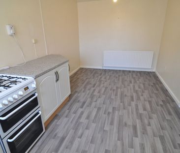 3 bed Town House - To Let - Photo 4