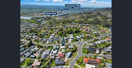 A Charming Unit in a Premium Riverside Pocket - Photo 3