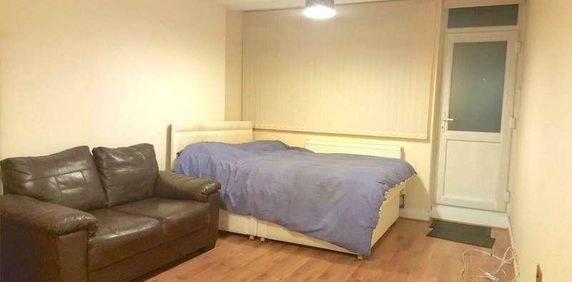 Dane Road, Ashford, TW15 - Photo 2