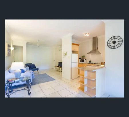 1746/2-10 Greenslopes Street, Cairns North, Qld 4870 - Photo 5
