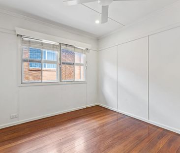 Charming home with convenient living in Gordon Park. - Photo 4