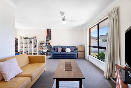 31 Lakeridge Drive, Varsity Lakes QLD 4227 - House For Rent | Domain - Photo 2