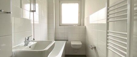 Renoviertes Wohnhighlight – Stilvolle 3 Zimmer Wohnung mit moderner Ausstattung - Photo 1