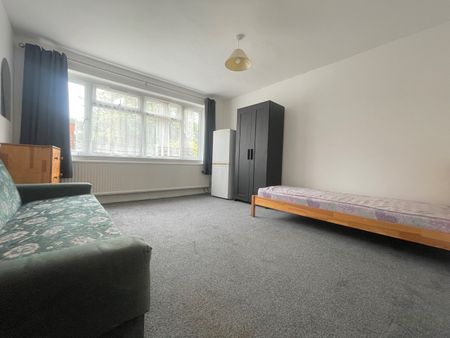 Room in a Shared House, Arundel Road, LU4 - Photo 4