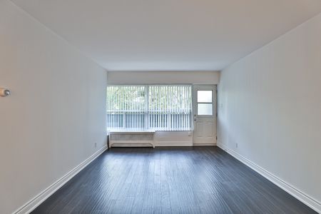 1 Bedroom Open Concept - Photo 3