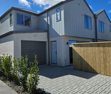 Modern 3BR Townhouse in Hoon Hay! - Photo 2