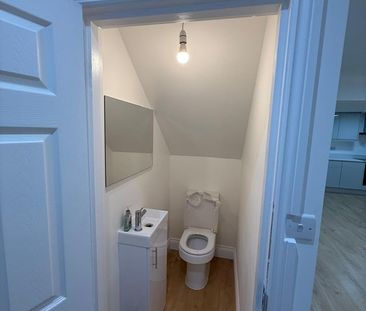 3 Bed Terraced House, Hampton Works, SW14 - Photo 5