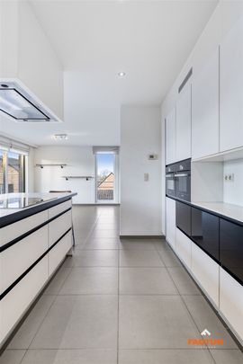 Appartement met twee slaapkamers en ruim terras - Photo 1