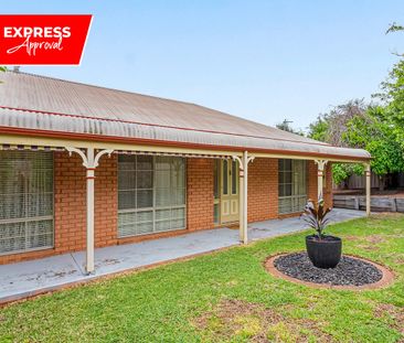 Comfort and Convenience in Strathdale - Photo 6