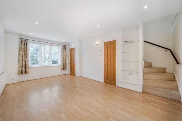 Hungerford Square, Weybridge, Surrey, KT13 - Photo 1