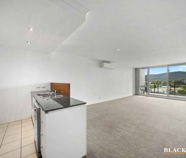 "THE AVENUE" - Photo 1