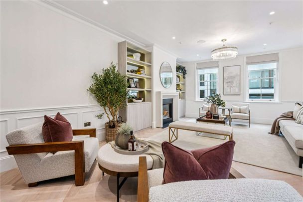 A beautifully refurbished five-bedroom double fronted Georgian townhouse in the heart of Marylebone - Photo 1