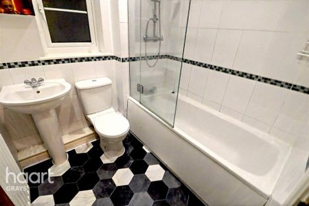 3 bedroom end of terrace house to rent - Photo 4