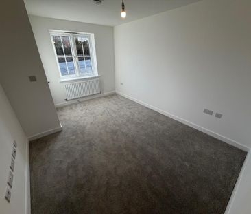 2 bedroom end of terrace house to rent - Photo 2