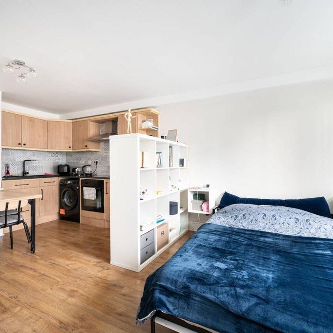 Studio to rent - Photo 1