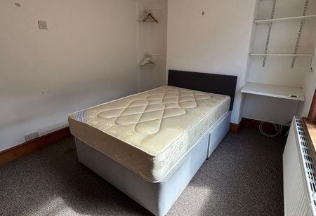 3 bedroom terraced house to rent - Photo 3