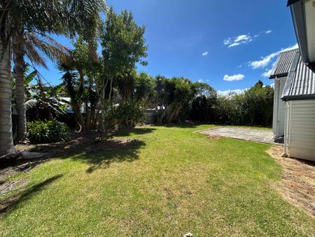 Character 3-Bedroom Home in Otahuhu - Photo 3