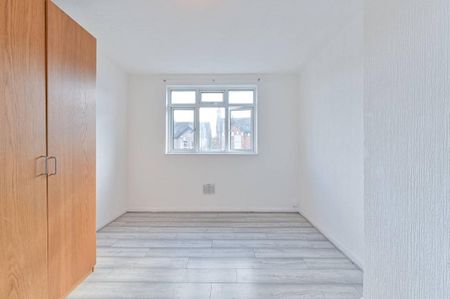 3 bedroom end of terrace house to rent - Photo 3
