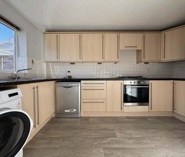 3 bedroom terraced house to rent - Photo 2