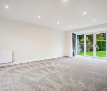 Beaconsfield - Photo 2