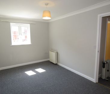 2 bed Apartment - To Let - Photo 6