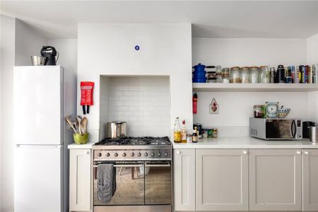 3 bedroom flat to rent - Photo 2