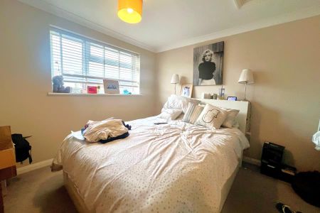 Courtenay Mews, Woking, Surrey, GU21 - Photo 5