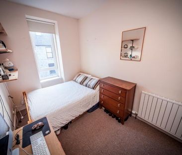 3 bedroom flat to rent - Photo 2