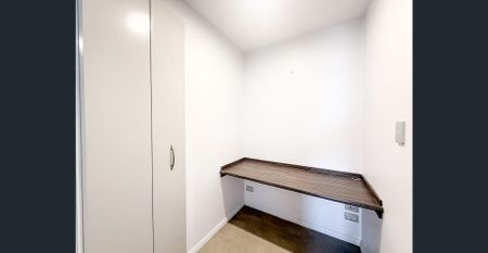 Unfurnished Spacious 1 bedroom apartment with water view - Photo 5