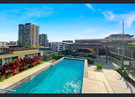 Fully Furnitured /Space and style in an exclusive development 'The Finery' - Photo 4