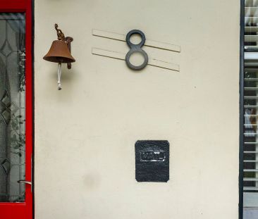 Light-filled Erskineville terrace with studio - Photo 2