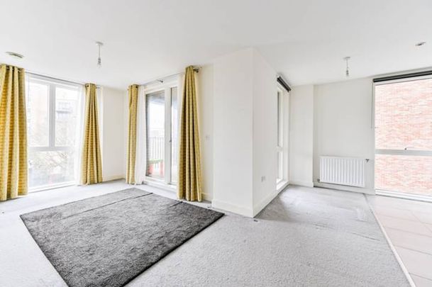 3 Bed Flat, London, HA1 - Photo 1