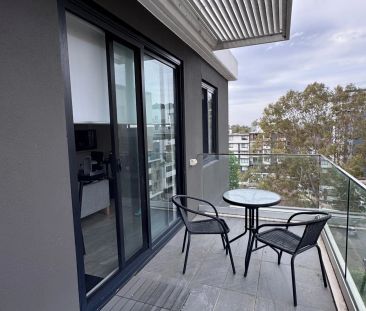 Modern two-bedroom apartment in a convenient Homebush location - Photo 3