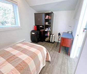 Newly build 2-Bedroom Laneway House with Furniture near UBC in Dunbar - Photo 3