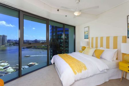 Riverfront Apartment with Stunning Unobstructed Views - Photo 4